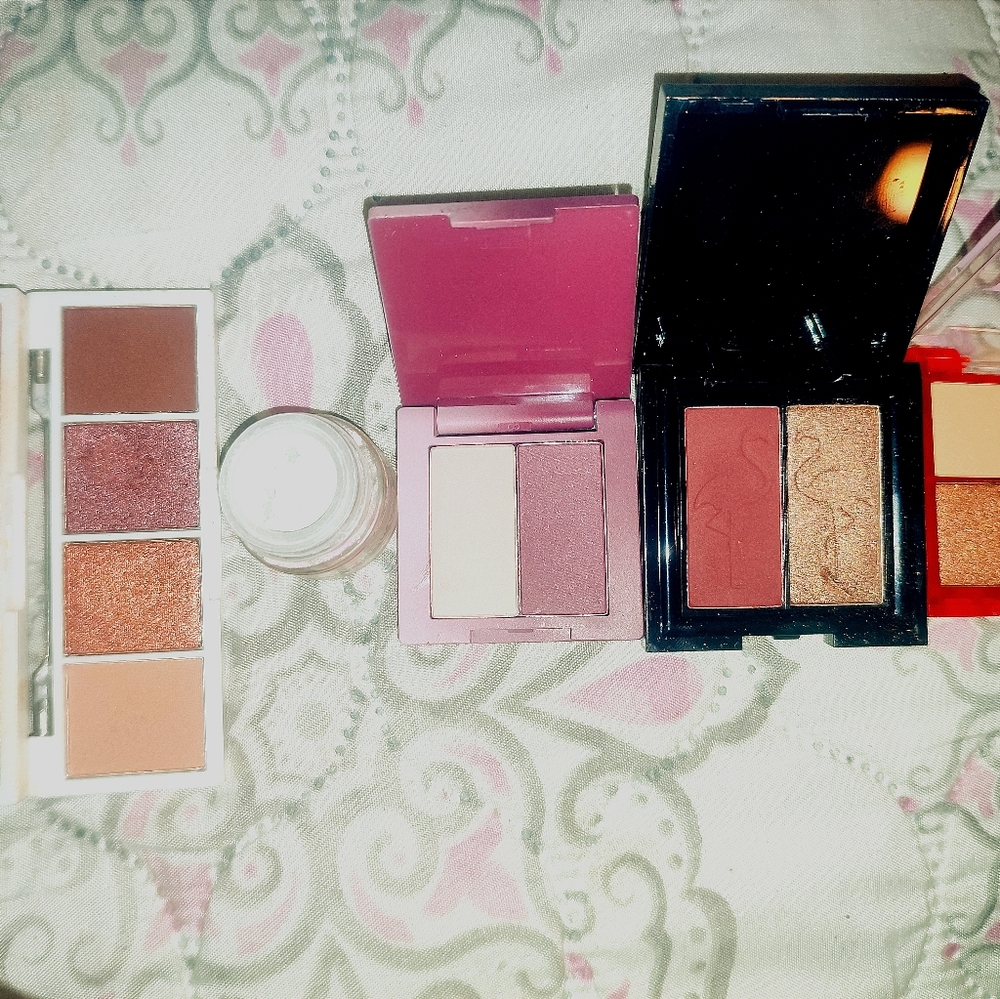 Eye shadow bundle